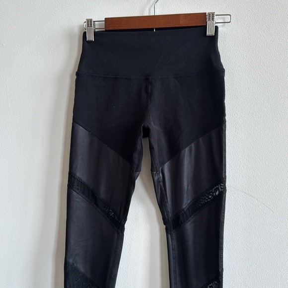 Alo Yoga High-Waist Sheila Legging - Picture 3 of 10